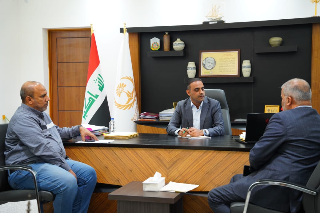 النائب الإداري لمحافظ البصرة يتابع مع مدير بلدية شط العرب الارتقاء بالمظهر الحضري والخدمي في القضاء